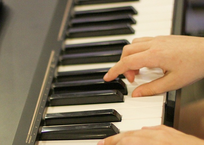 Les 10 étapes à suivre pour apprendre le piano seul